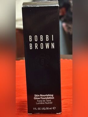 NWT BOBBI BROWN Skin Nourishing Glow Foundation Natural #4  1oz